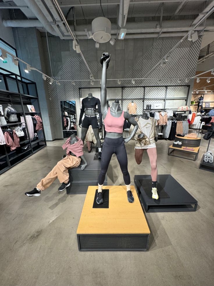 athletic mannequin
