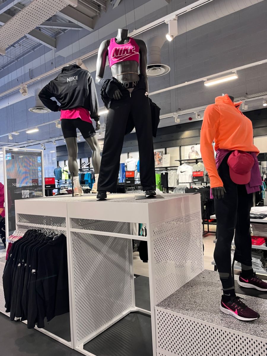 athletic mannequin