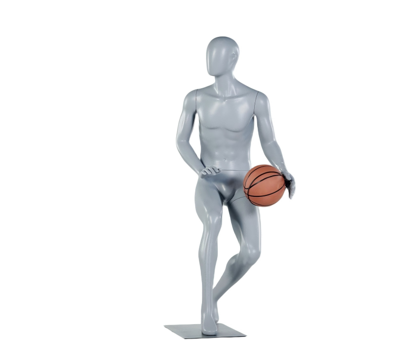 Mannequin homme en pose de basketteur