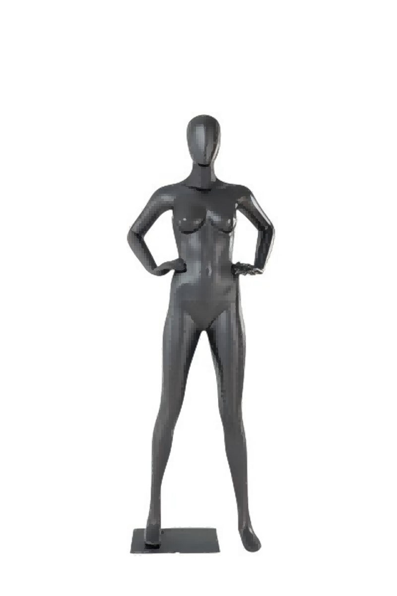 Manequim feminino com as mãos na cintura