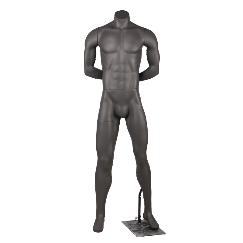 Maniquí masculino de entrenamiento sin cabeza con la mano en la espalda