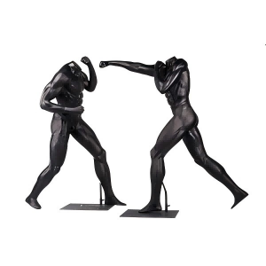Manequim de boxe masculino musculoso sem cabeça