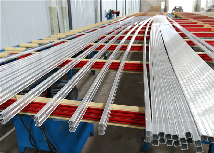 Aluminum extrusion cooling bed