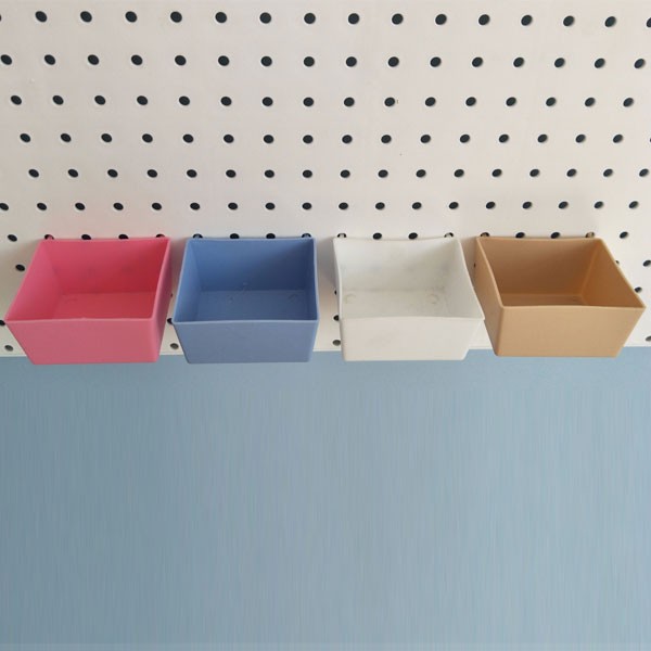 Caja de plástico de almacenamiento usada de tablero perforado
