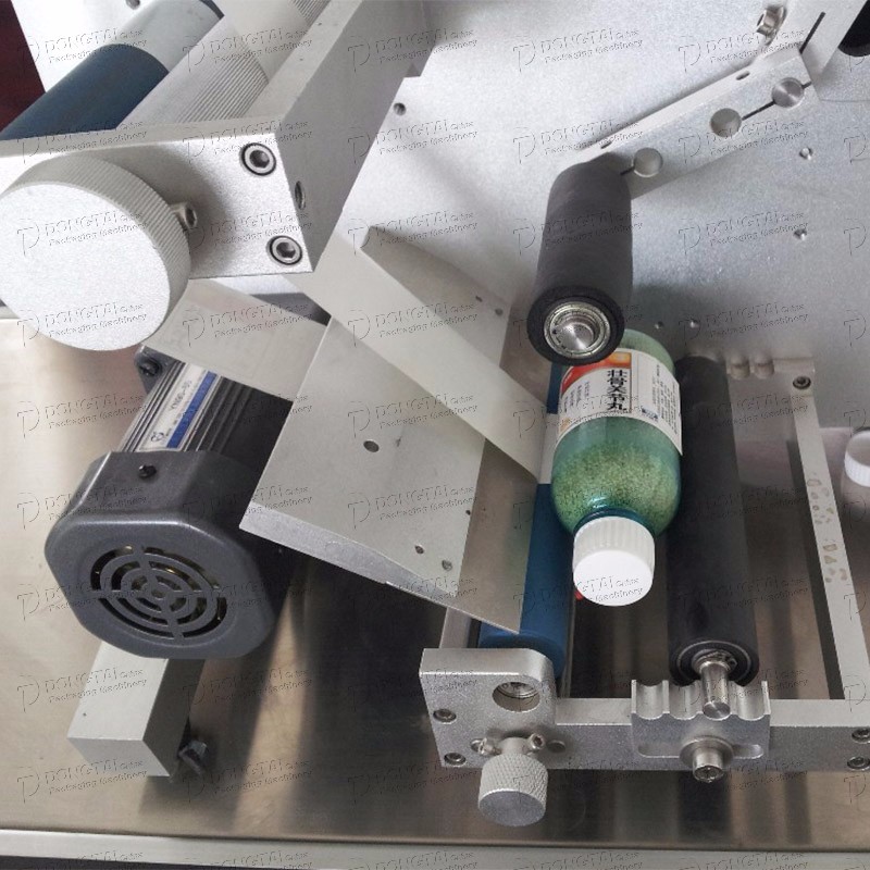 Manual Small Round Bottle Labeling Machine For Glass Bottle