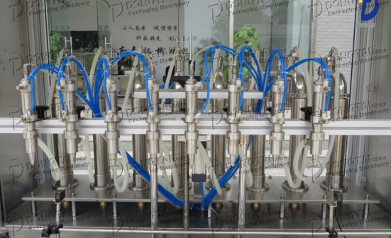 Automatic filling and sealing machine for olive oil glass bottles