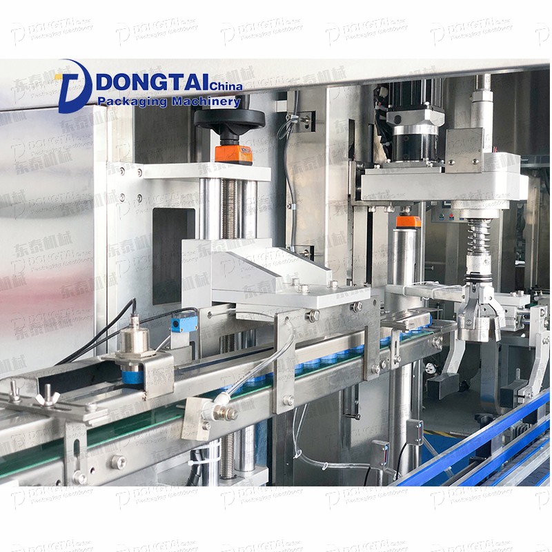 Automatic capping machine for soy sauce vinegar