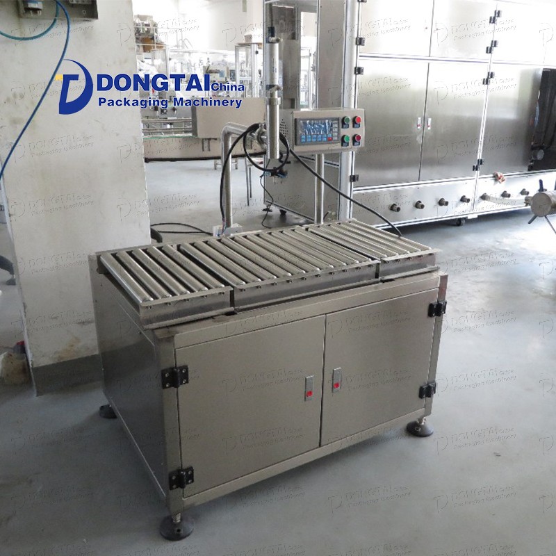 Semi-automatic 20L vegetable edible lubricant oil weighing and filling machine