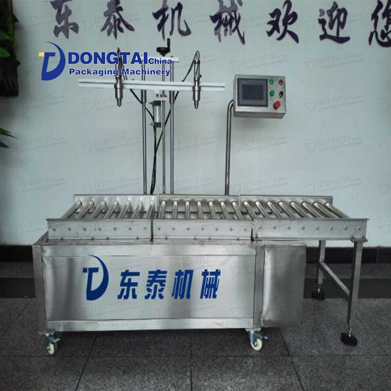 Китай Полуавтоматическая машина для розлива жидкости с двойными форсунками / автоматическая заливка масла для разливочной машины, производитель