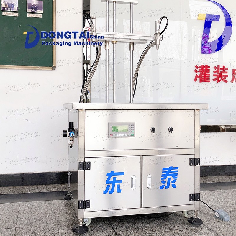 Китай Полуавтоматическая машина для розлива съедобного, оливкового масла и смазочного масла с небольшой производительностью, производитель