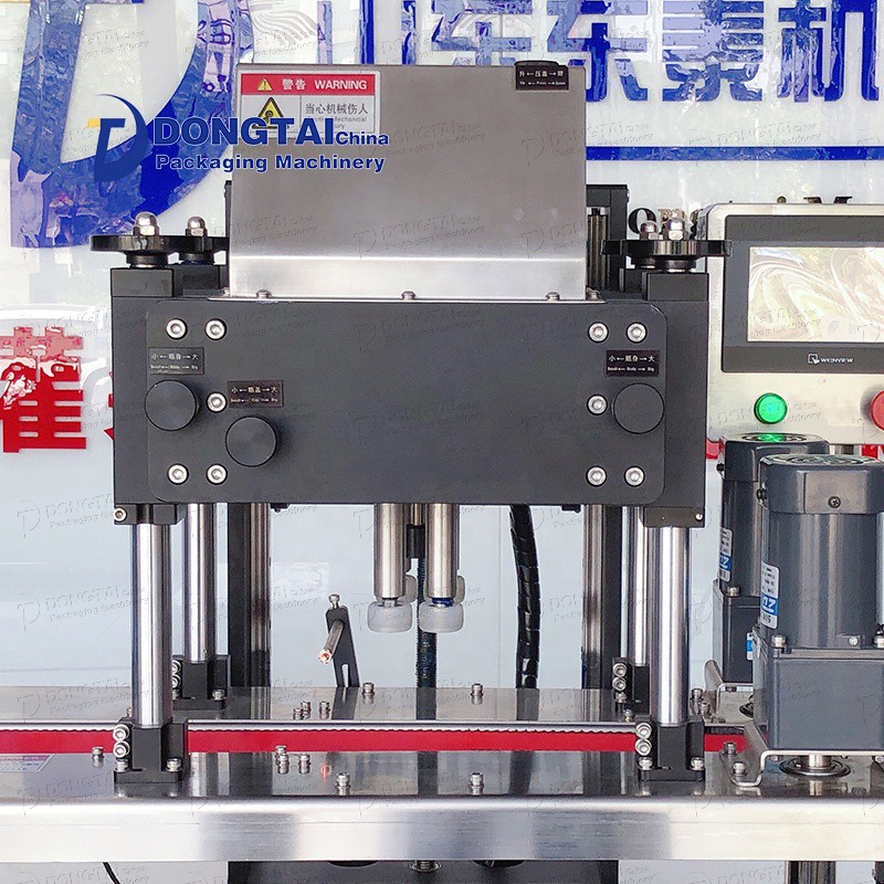 Китай Высокоэффективная автоматическая укупорочная машина для пластиковых бутылок, укупорочная машина для смазочного масла / пальмового / растительного масла, производитель