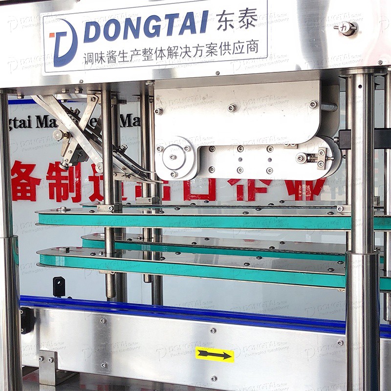 Китай Автоматическая укупорочная машина для стеклянных бутылок Машина для розлива и укупорки соуса Чили Настольная вакуумная укупорочная машина, производитель
