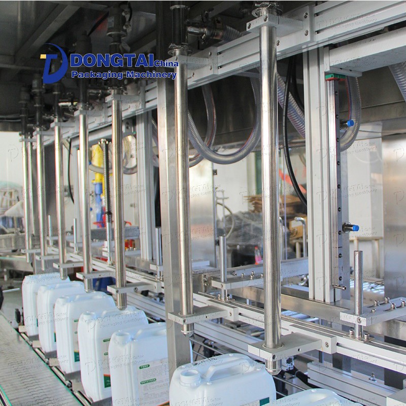 Китай Автоматическая машина для розлива смазочного масла объемом 1-4 л. Высокоточная автоматическая линия для розлива масла., производитель