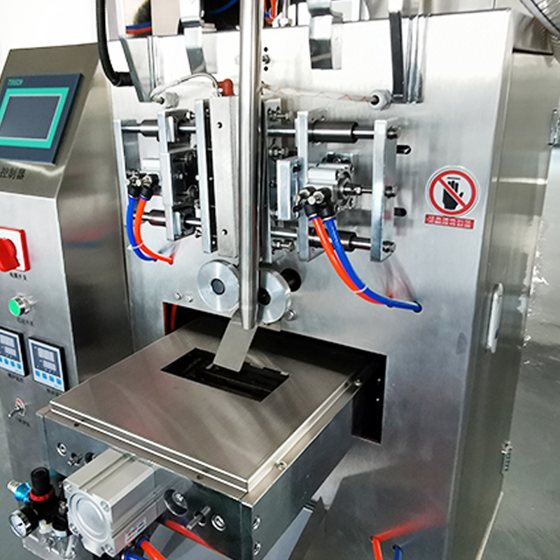 Fully automatic bagged liquid packaging machine
