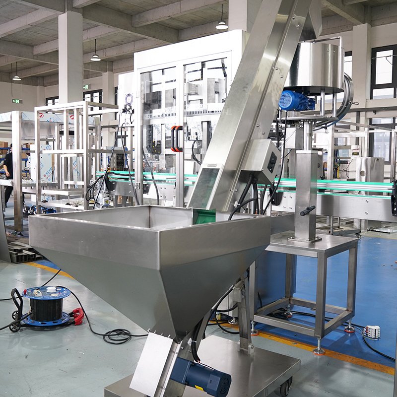 Large bucket fully automatic servo automatic top tracking capping machine