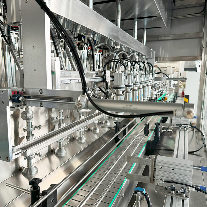 Automatic weighing lubricating oil filling machine