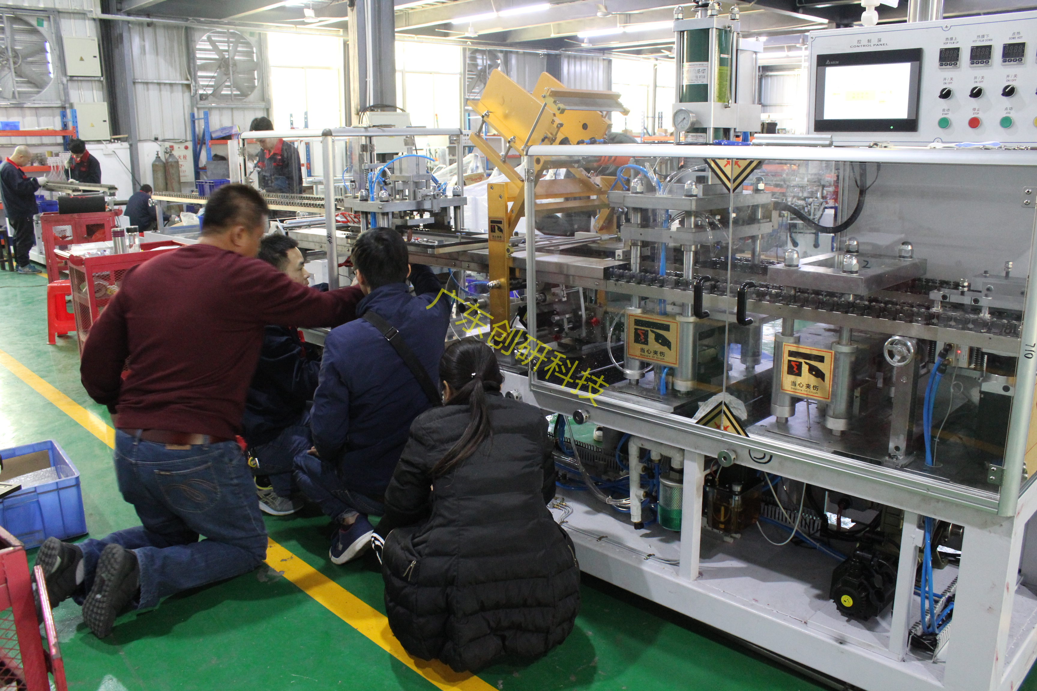 Мы купили линию по производству зубных щеток и приехали изучать технологию. Они учили нас очень терпеливо. Это был очень хороший опыт. Думаю, у нас еще много возможностей для сотрудничества.