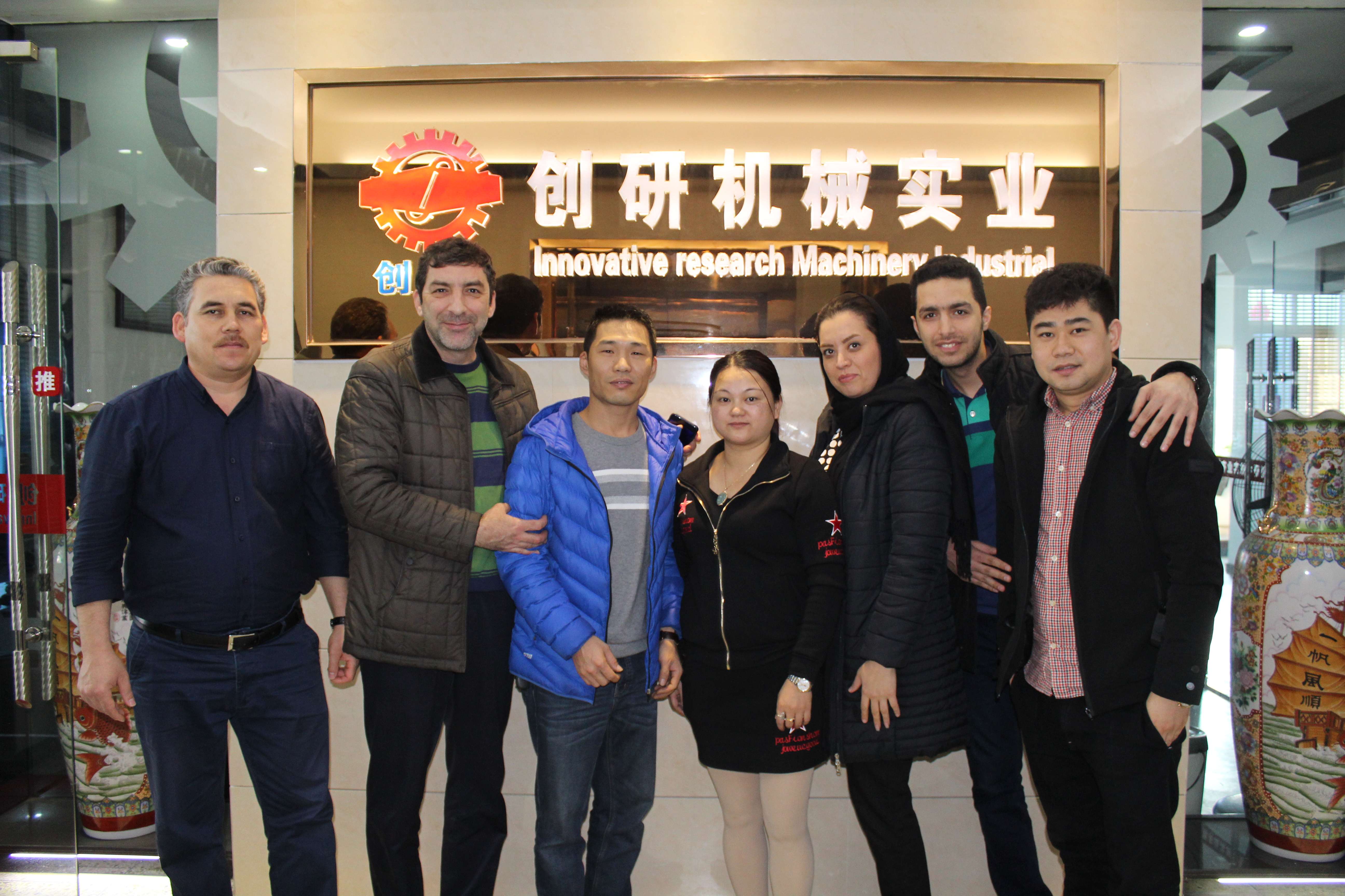 Мы приехали осмотреть компанию и определили, что это отличный поставщик оборудования для зубных щеток. Начальник хорошо видит схему и очень нас поддерживает. Благодарю вас!