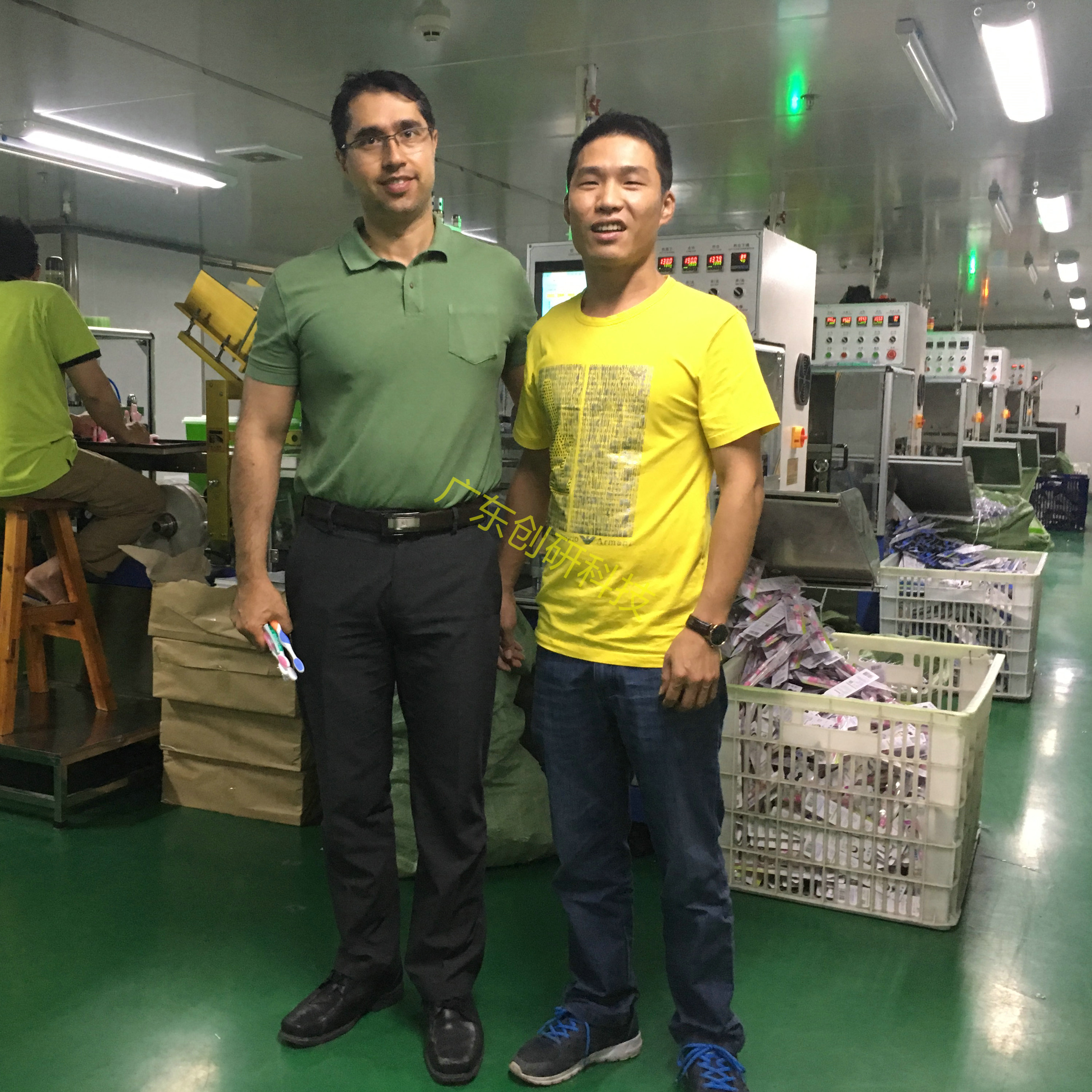 Я купил оборудование для зубных щеток, пришел в компанию по производству зубных щеток, чтобы увидеть процесс, и многому научился.