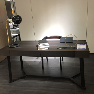 Arbeitszimmermöbel Hochwertiger moderner Schreibtisch aus Holz
