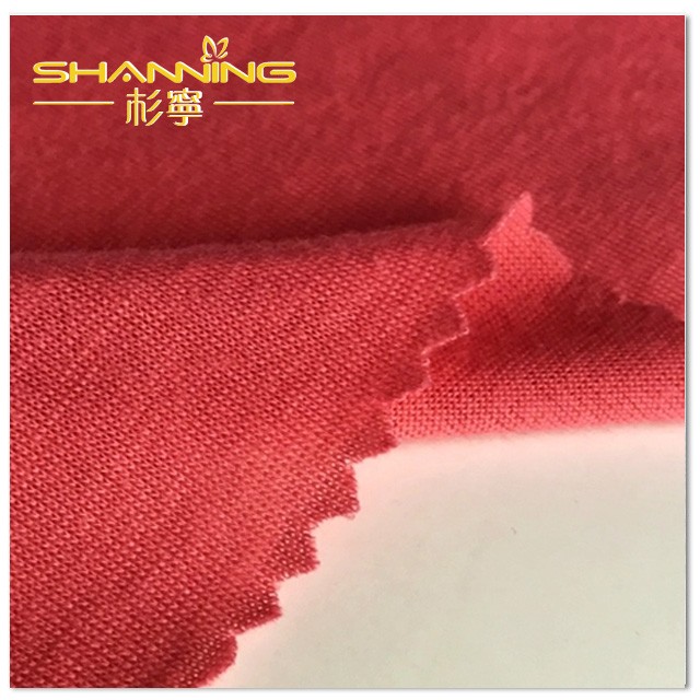 Tissu en tricot solide anti-boulochage 100 % polyester filé.