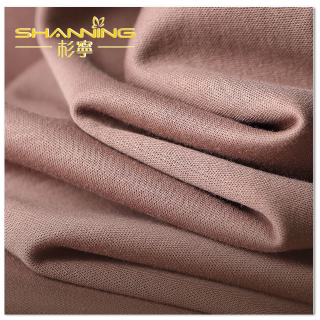 100 % gekämmte Baumwolle, reaktiv gefärbt, einfarbiger Single-Jersey-Strickstoff