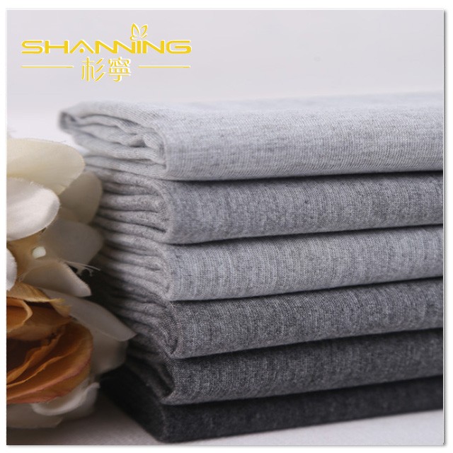Tissu jersey simple 65 % polyester 35 % viscose teint en gris chiné