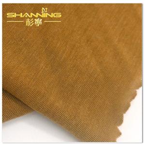 Material: 68 % Lenzing Lyocell, Tencel, 27 % Baumwolle, 5 % Elastan, gefärbter, gestrickter Single-Jersey-Stoff