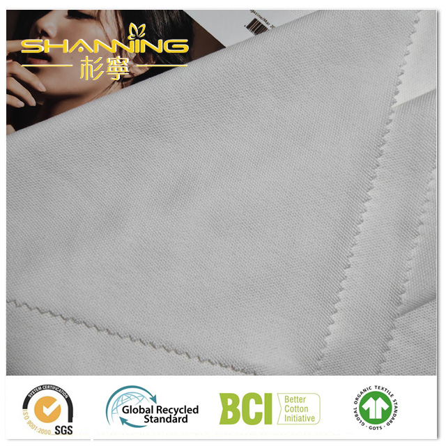 Tissu tricoté double piqué 100 % coton avec traitement bio-lavage.
