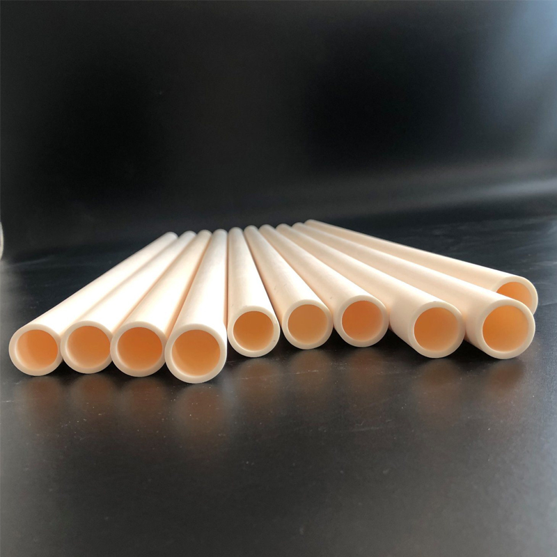 Tubos cerâmicos de alumina VS tubos de material tradicional