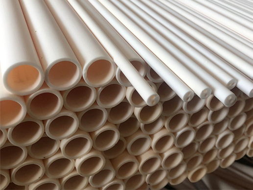 Vergelijkende analyse van verschillende kwaliteiten keramische buizen van aluminiumoxide en hun prijs-prestatieverhouding