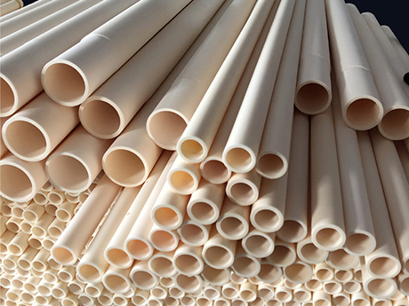 Productos semiacabados de tubos cerámicos de alúmina de gran diámetro.