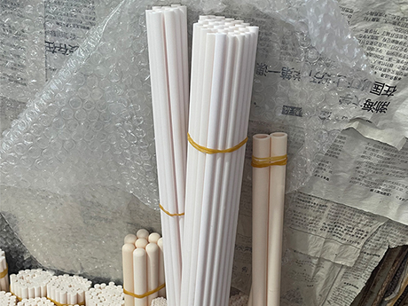 Se han completado la varilla y el tubo de cerámica de alúmina.