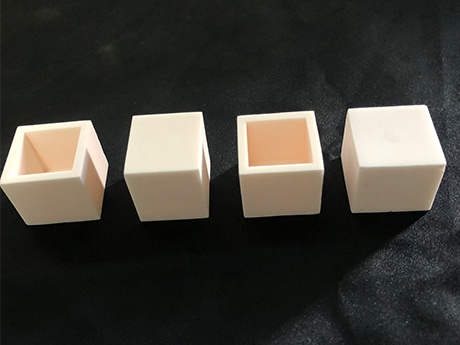 Crisol de cerámica de alúmina cuadrado pequeño personalizado completo.