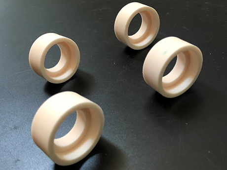 Componentes de brida dentro de la tubería.