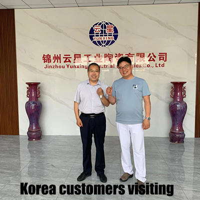 Clientes extranjeros visitan fábricas