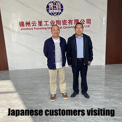 Los clientes japoneses visitan las fábricas