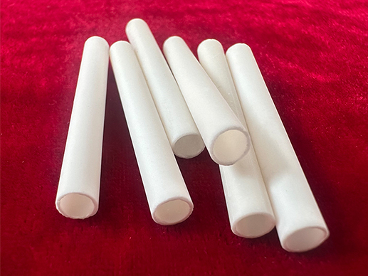 Qual é o isolamento elétrico dos tubos de cerâmica de alumina?