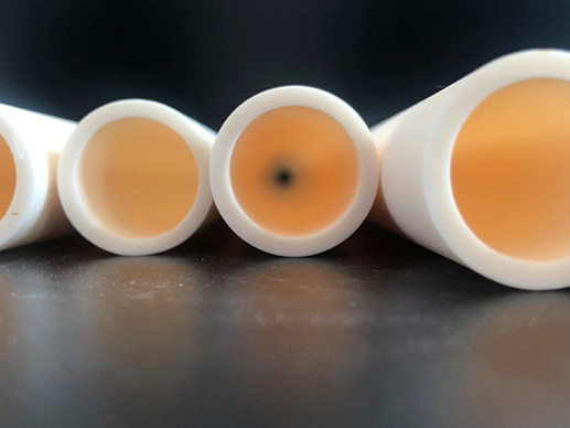 Qual é a tolerância dimensional para tubos de cerâmica de alumina?