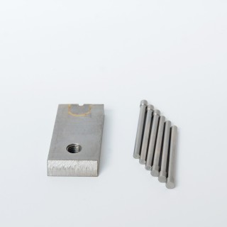 Cutting Knife & Cutting Die Are Used To Cut Off The Wire Of Screws.