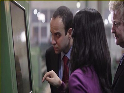 Zahraniční zákazníci navštevujú továreň