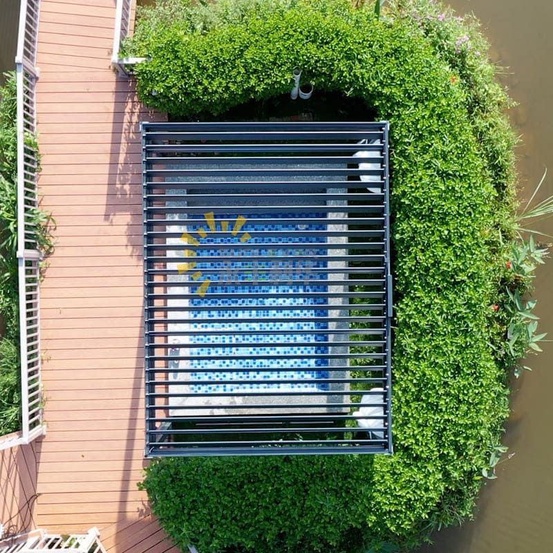 Китай Наружная биоклиматическая система моторизованная алюминиевая пергола с решетчатой ​​крышей, производитель
