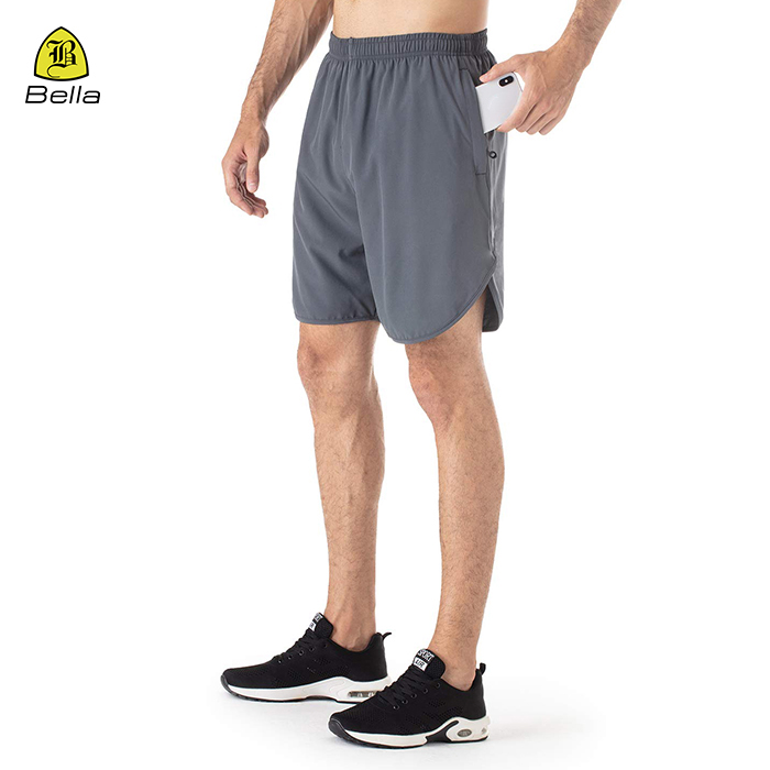 trong khi quần short yoga
