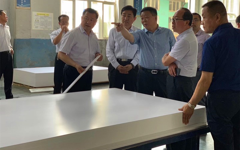 Líderes da província de Shandong visitando plástico premium