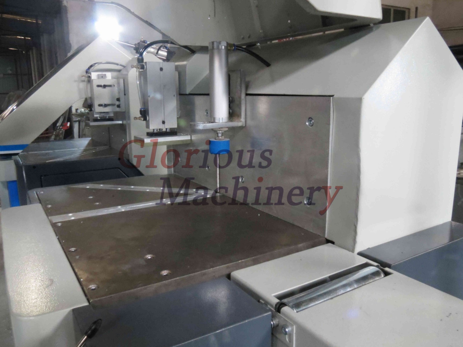 machinery for cutting profiles aluminium