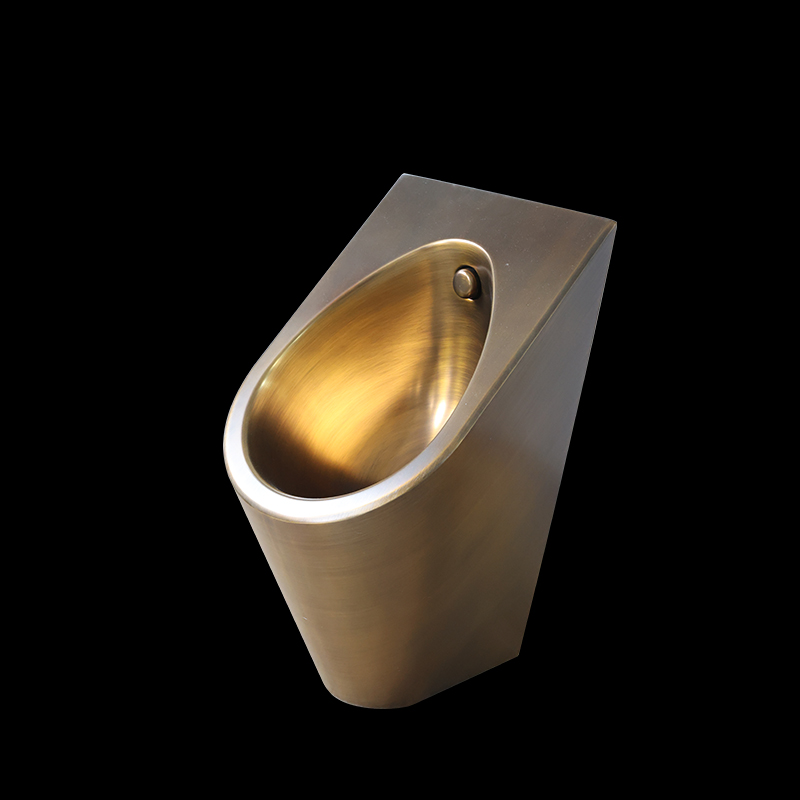 Luxuriöses wandhängendes Urinal aus Edelstahl in Goldfarbe