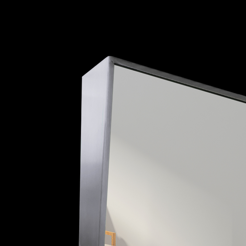 Зеркало Куге с фиксированным наклоном в угловой рамке из нержавеющей стали