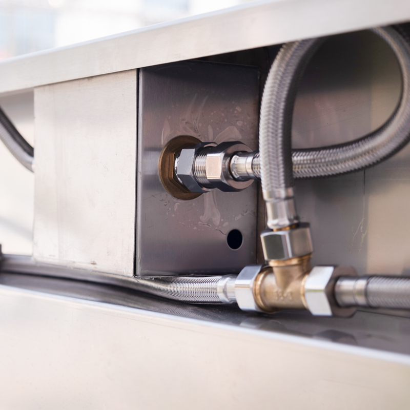 Werkseitig maßgeschneiderte lange Metall-Urinal-Boden-Stehsensor-Urinalrinne aus Edelstahlplatte für Schulpavillon