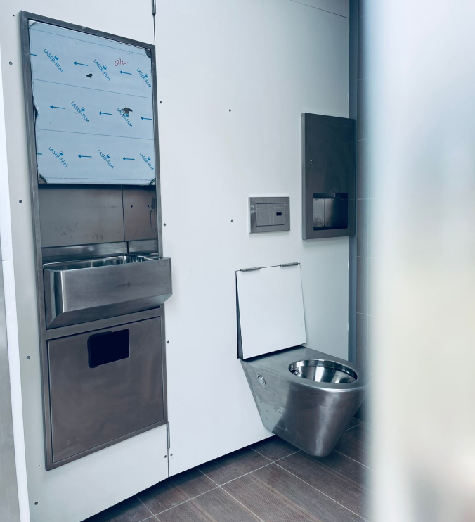 Stainless steel toilet: ideal for mobile public toilets