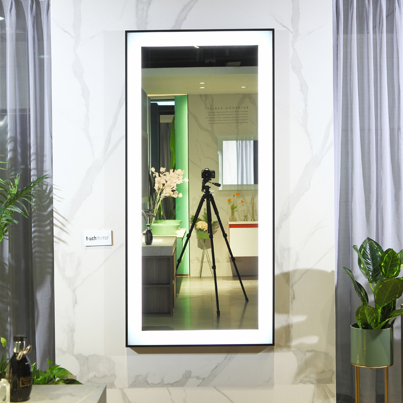 Espejo de salón de belleza con pantalla táctil de lujo de longitud completa con luces LED